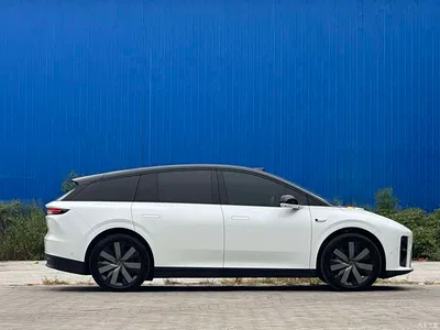 2025 Li Auto i6 4WD Base Model, фото 4, лот 10447248