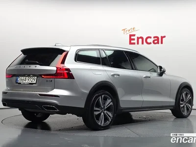 2021 Volvo V60 B5 Pro AWD, фото 1, лот 11450820