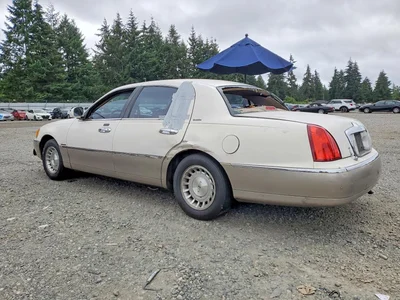 1999 LINCOLN TOWN CAR EXECUTIVE, фото 2, лот 10970279