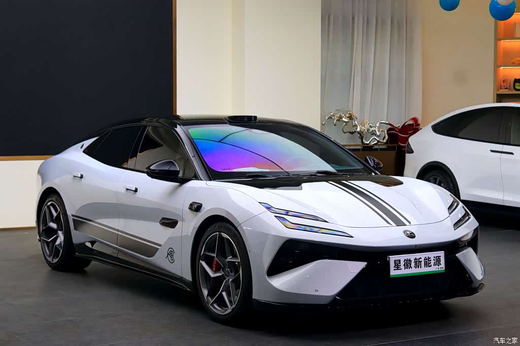 2025 Lotus Cars EMEYA Blossom Lotus Launch Limited Edition, фото 3, лот 11155369
