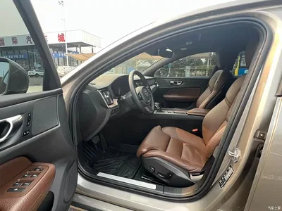2020 Volvo S60 T4 Momentum Luxury Edition, фото 4, лот 10365540