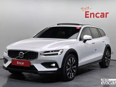 2023 Volvo V60 B5 Ultimate AWD, фото 1, лот 10123631