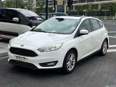 2018 Ford Focus Hatchback Classic 1.6L Automatic Trend Smart Edition, фото 1, лот 10293419