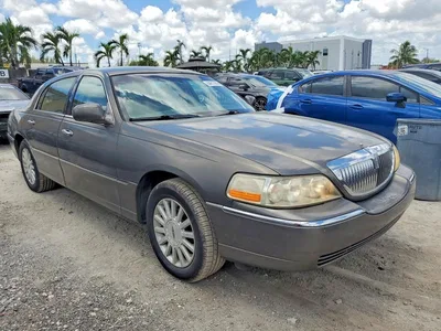 2004 LINCOLN TOWN CAR EXECUTIVE, фото 4, лот 10970228