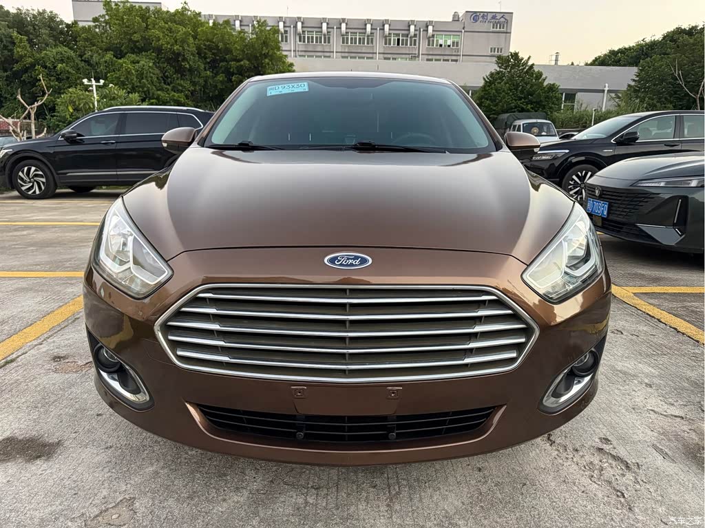 2015 Ford Escort 1.5L Automatic Fashion, фото 2, лот 11230728