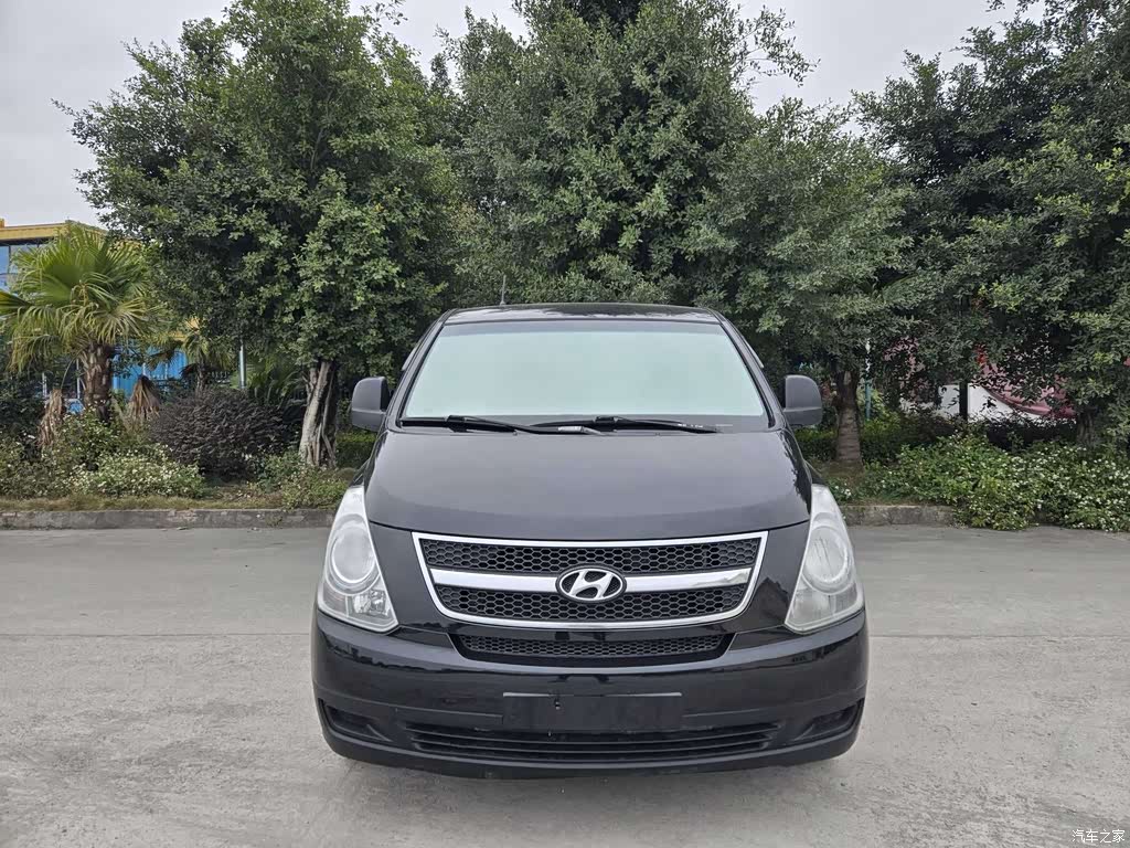 2011 Hyundai H-1 Grand Starex 2.4L Luxury Edition, фото 2, лот 10371787