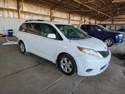 2014 TOYOTA SIENNA LE, фото 4, лот 10528642