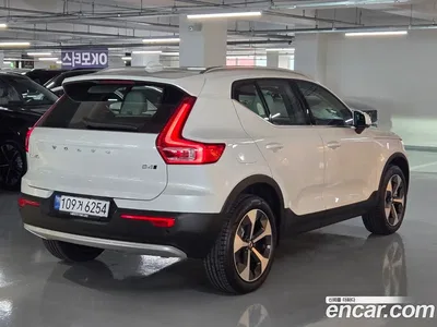 2026 Volvo XC40 B4 Ultra Bright, фото 2, лот 11745196
