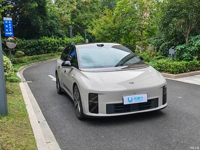 2025 Li Auto i6 4WD Base Model, фото 3, лот 11415293