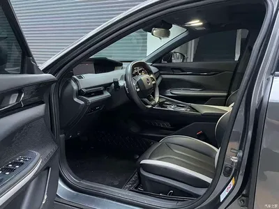 2023 Changan UNI-V 1.5T Luxury Edition, фото 4, лот 10252423