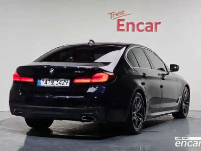 2022 BMW 5-Series 520i M Sport, фото 1, лот 10044968
