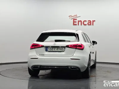 2021 Mercedes-Benz A-Class A220 Hatchback, фото 3, лот 10038334