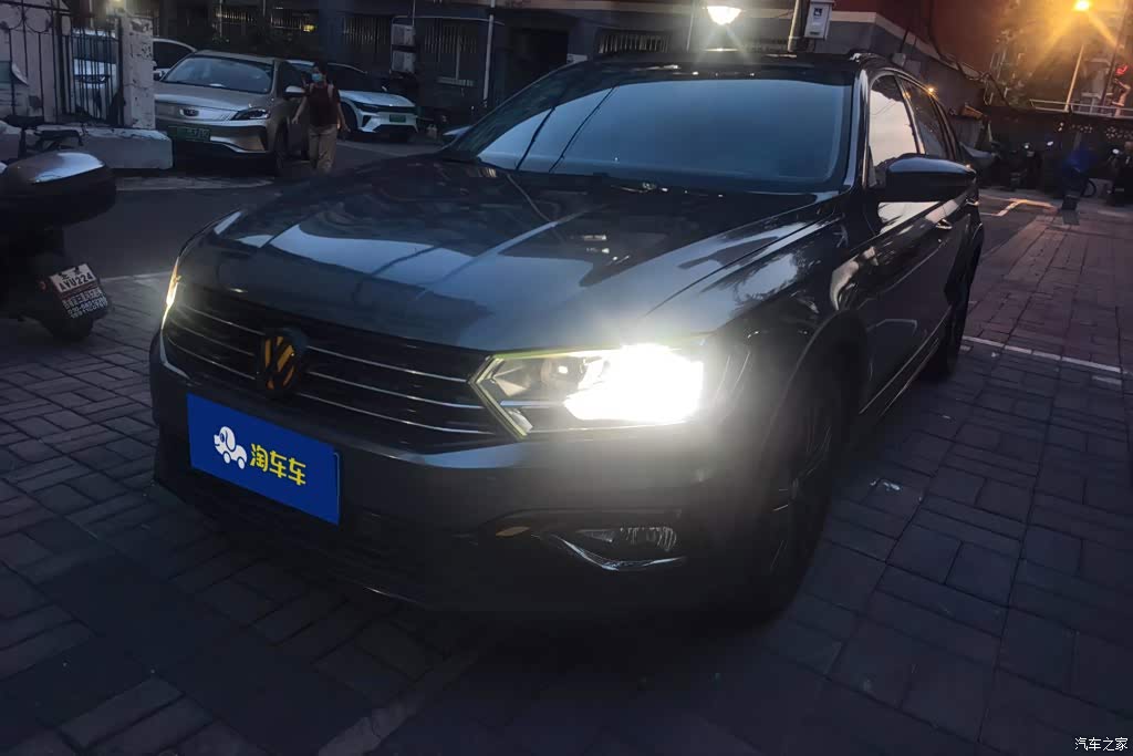 2018 Volkswagen C-TREK 230TSI DSG Luxury, фото 1, лот 11101850