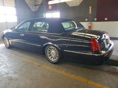 1999 LINCOLN TOWN CAR SIGNATURE, фото 2, лот 10970270
