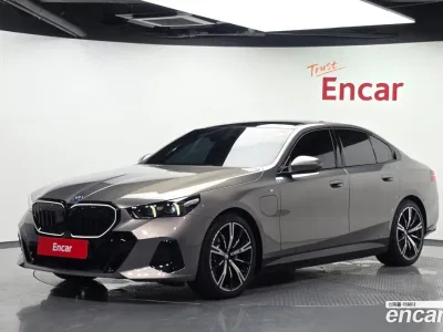 2025 BMW 5-Series 530e M Sport, фото 1, лот 10222243