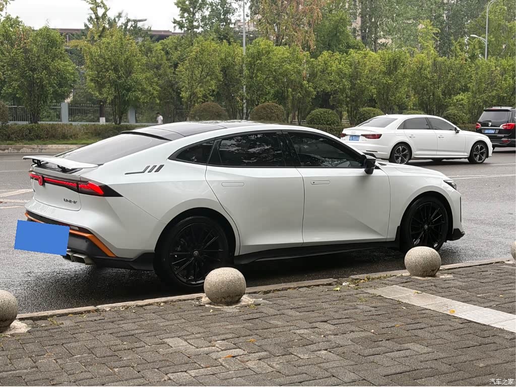 2024 Changan UNI-V 1.5T Deluxe Sport, фото 4, лот 11227514