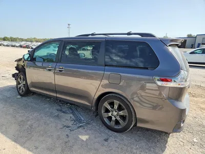 2017 TOYOTA SIENNA SE, фото 2, лот 10803358