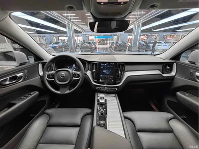 2025 Volvo XC60 B5 AWD Smart Elite Luxury Edition, фото 4, лот 10354128