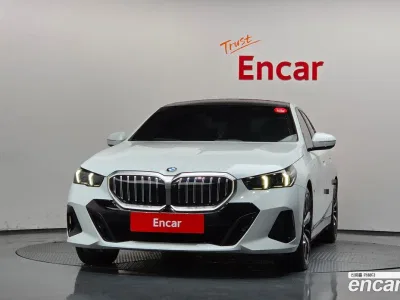 2025 BMW 5-Series 530i xDrive M Sport, фото 3, лот 10215883