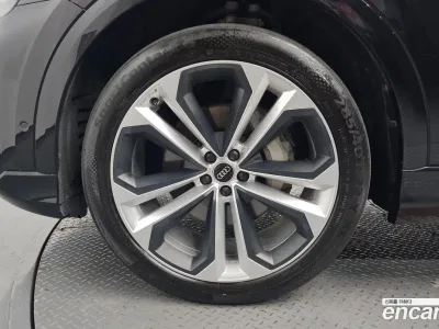 2025 Audi Q8 55 TFSI Quattro Premium, фото 4, лот 10170798