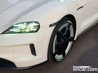 2025 Porsche Taycan Base, фото 2, лот 10203032