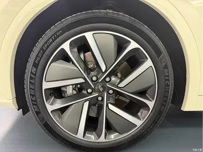 2024 Li Auto L7 Model Ultra, фото 2, лот 10516266