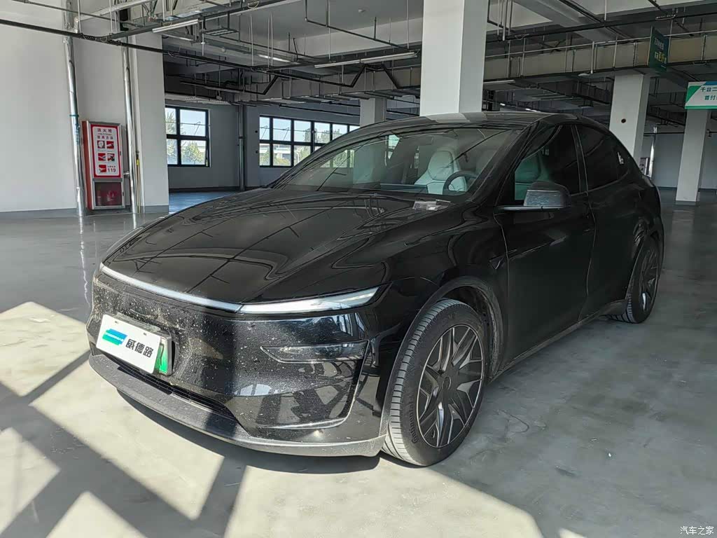 2025 Tesla Model Y L, фото 2, лот 11228125