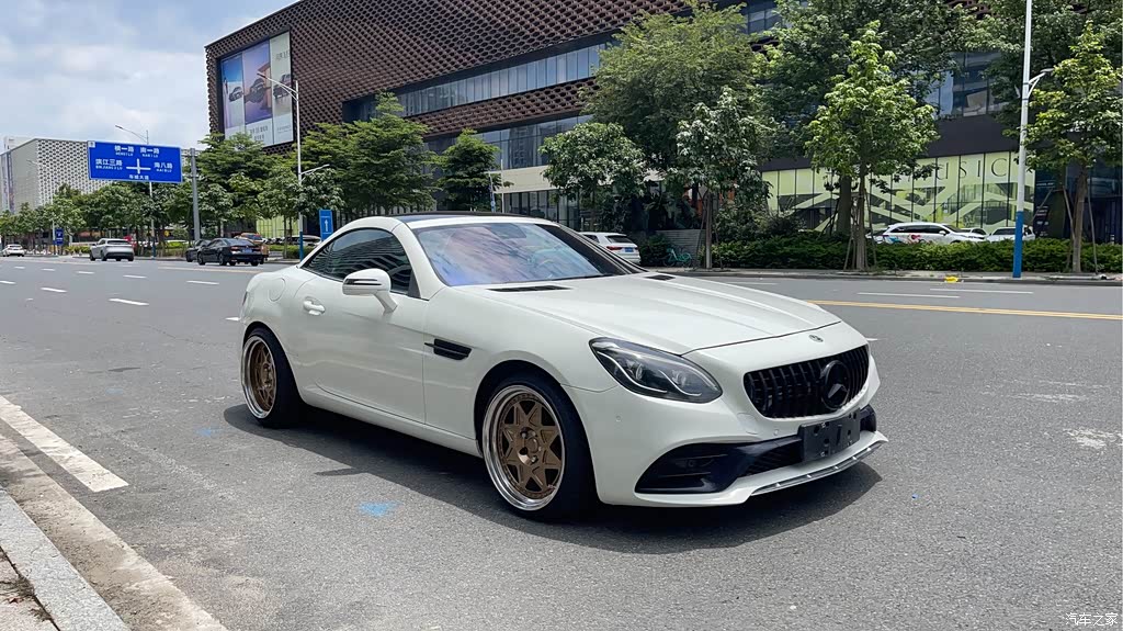 2018 Mercedes-Benz SLC 300 Luxury Sport, фото 2, лот 10615274