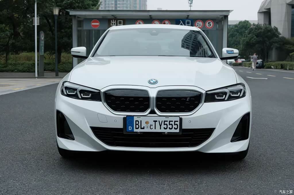 2022 BMW i3 eDrive 35 L, фото 3, лот 11228186