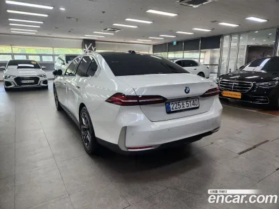2025 BMW 5-Series 520i, фото 2, лот 10221138