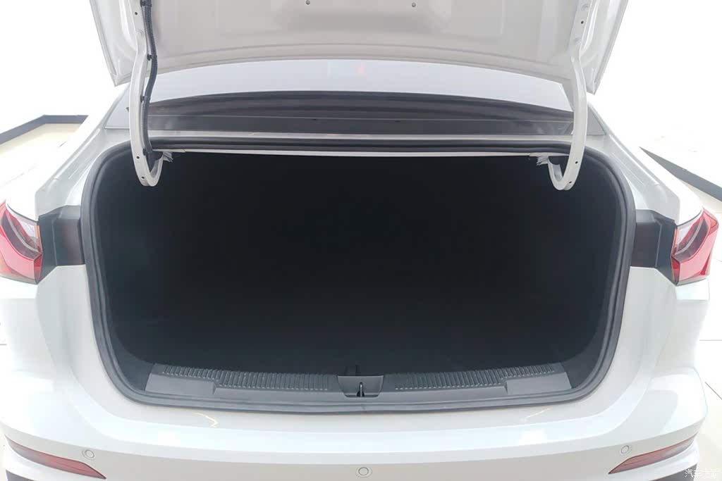 2023 Roewe i5 1.5L CVT Honor Edition, фото 4, лот 11201716