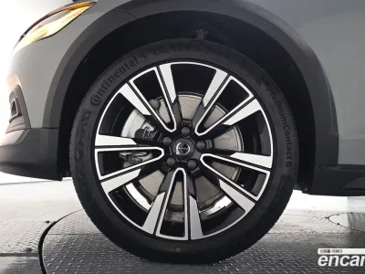 2025 Volvo V60 B5 Ultra AWD, фото 4, лот 10519432
