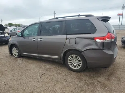 2013 TOYOTA SIENNA XLE, фото 2, лот 10536718