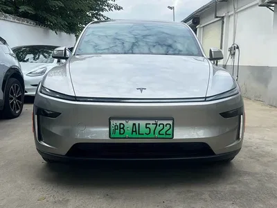 2025 Tesla Model Y L, фото 2, лот 10666449