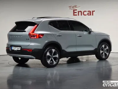 2025 Volvo XC40 B4 Ultra Bright, фото 2, лот 10114424
