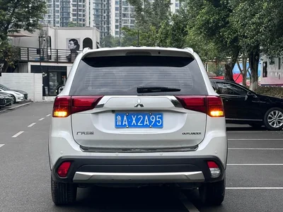 2018 Mitsubishi Outlander 2.4L 4WD Luxury Edition 7-seater, фото 3, лот 10340363