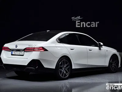 2025 BMW 5-Series 523d M Sport, фото 2, лот 10179105