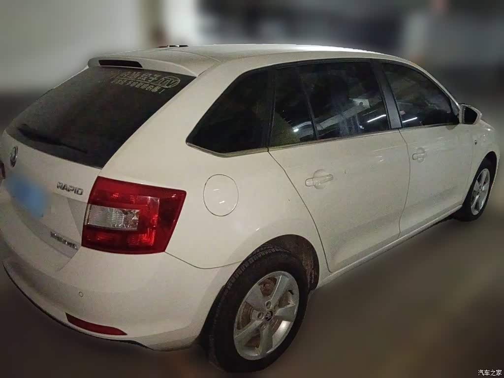 2016 Škoda Skoda Rapid Spaceback Facelift 1.6L Automatic Innovation Edition, фото 4, лот 10349570