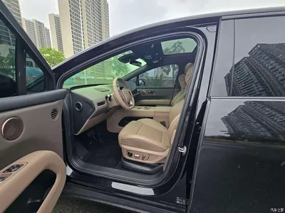 2025 Li Auto i6 4WD Base Model, фото 4, лот 10444139