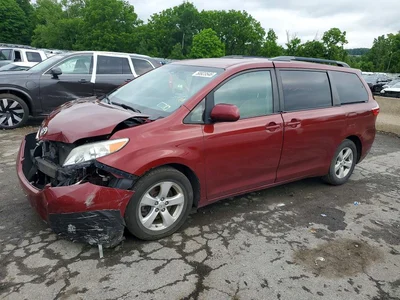 2015 TOYOTA SIENNA LE, фото 1, лот 10551150