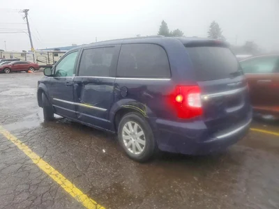 2015 CHRYSLER TOWN & COUNTRY TOURING, фото 2, лот 10662812