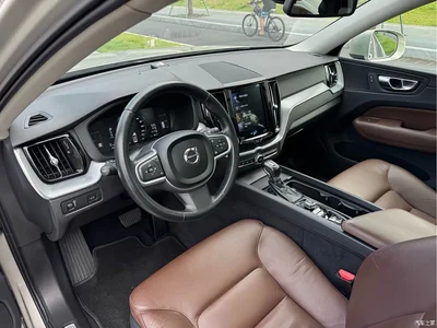 2018 Volvo XC60 T5 AWD Momentum Edition, фото 4, лот 10369232