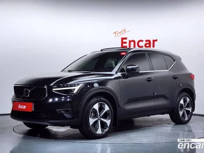 2025 Volvo XC40 B4 Ultra Bright, фото 1, лот 10126825