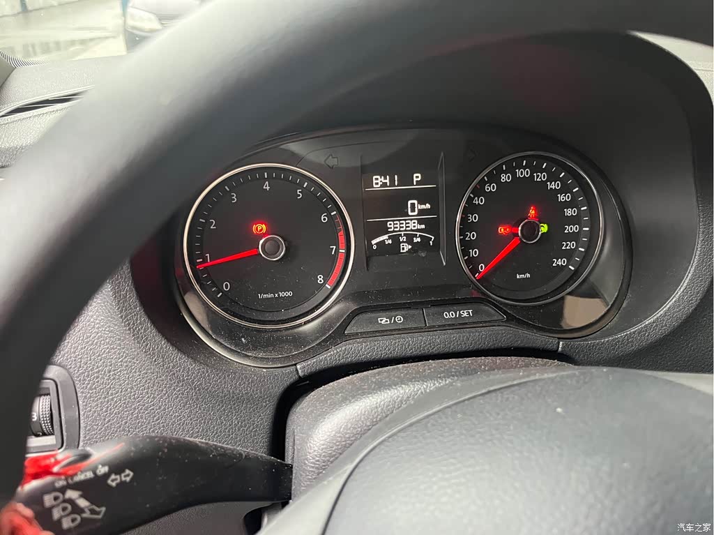 2014 Volkswagen Polo 1.6L Automatic Comfort Edition, фото 4, лот 11215218