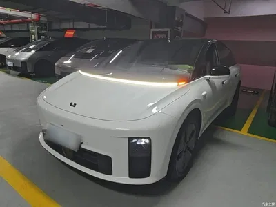 2025 Li Auto i6 2WD Base Model, фото 1, лот 10672099