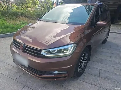 2016 Volkswagen Touran L 330TSI DSG Luxury, фото 1, лот 10475261