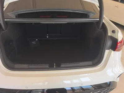 2025 Audi A3 Facelift A3L Limousine 35TFSI Flying Spur Premium + Luxury Selection Package, фото 4, лот 10459153