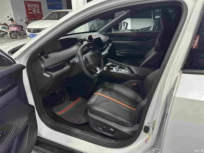 2024 Changan UNI-V 1.5T Deluxe, фото 3, лот 10306401