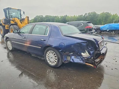 2003 LINCOLN TOWN CAR SIGNATURE, фото 2, лот 10970196