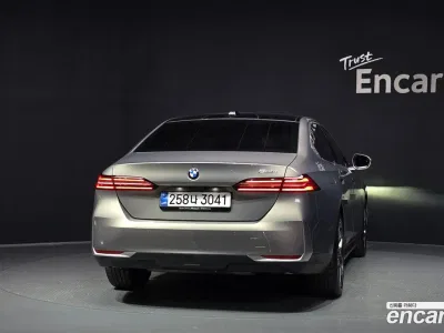 2025 BMW 5-Series 520i, фото 4, лот 10178291